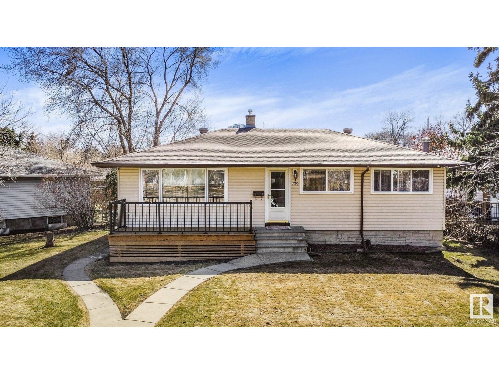 8735 93 AV NW