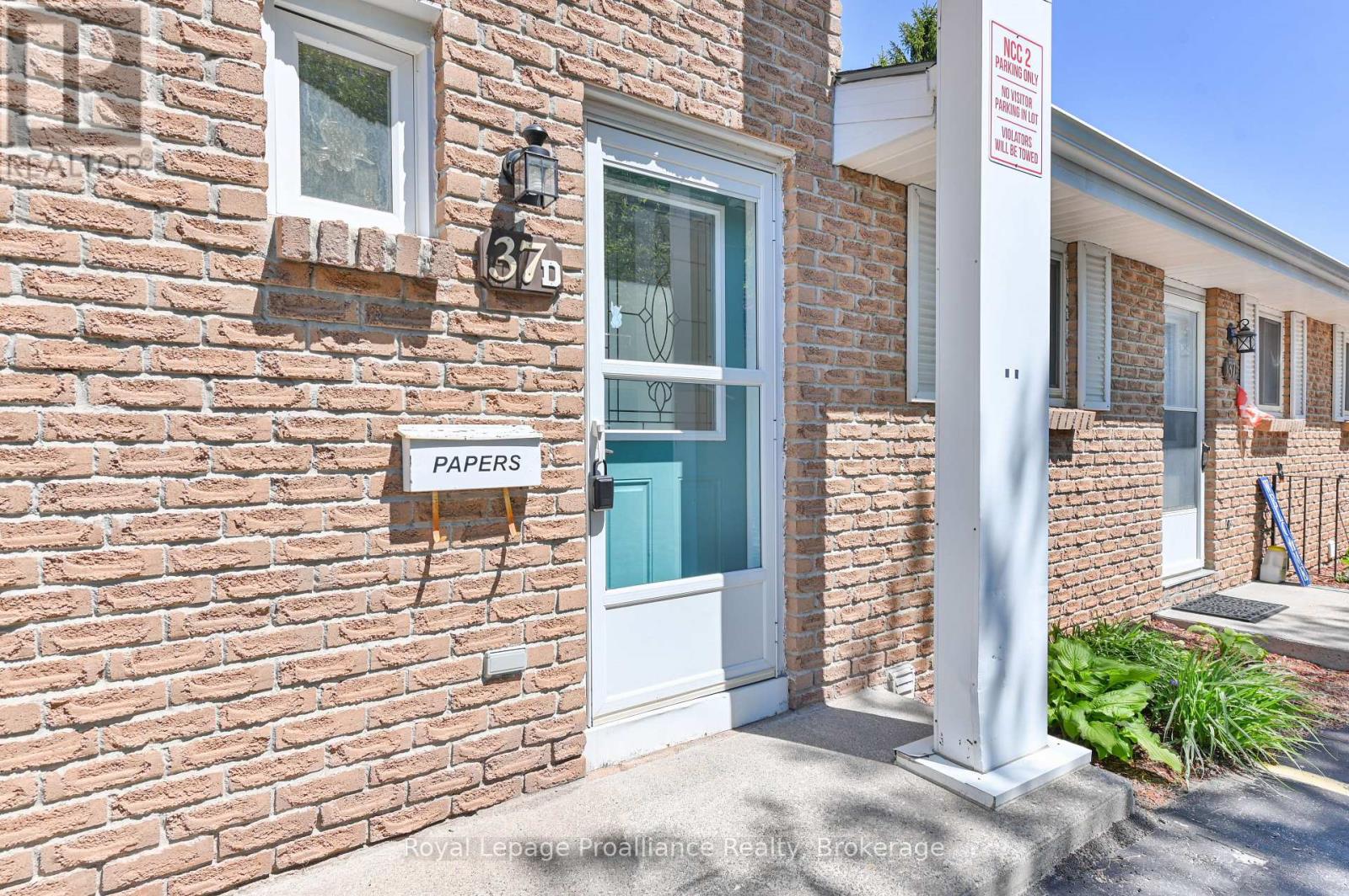 D - 37 YOUNG STREET