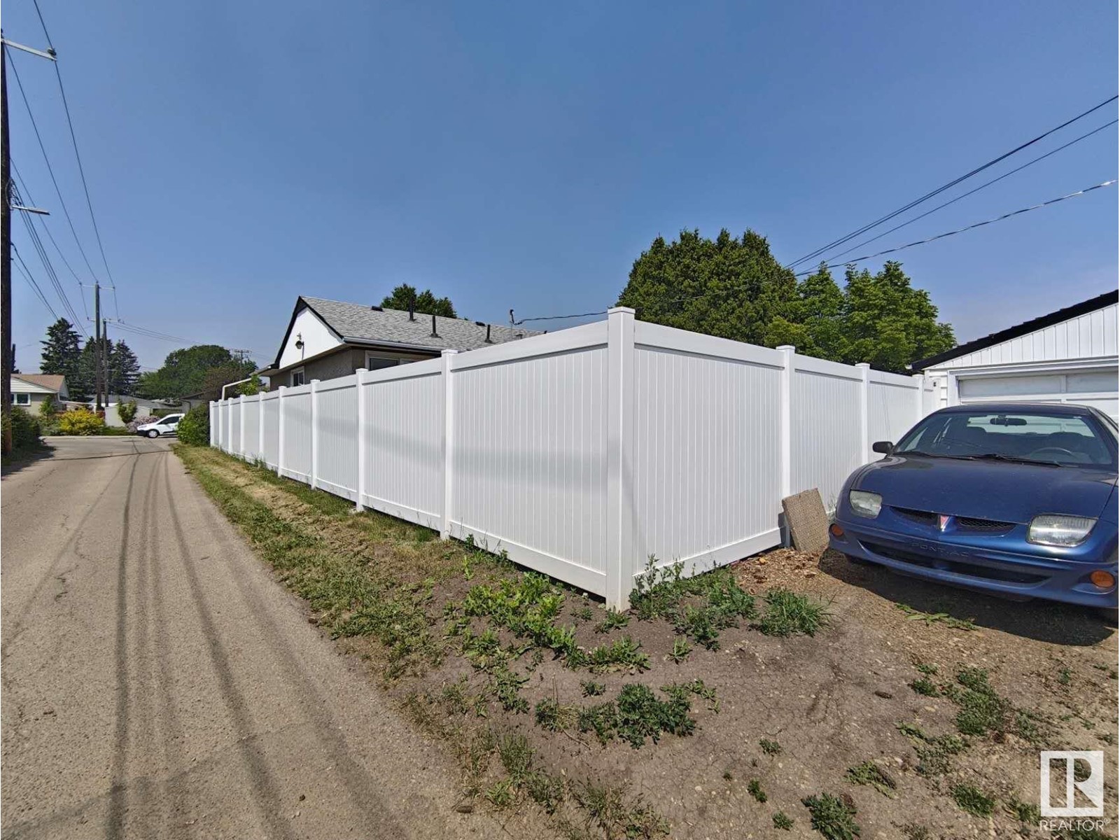 8023 70 AV NW