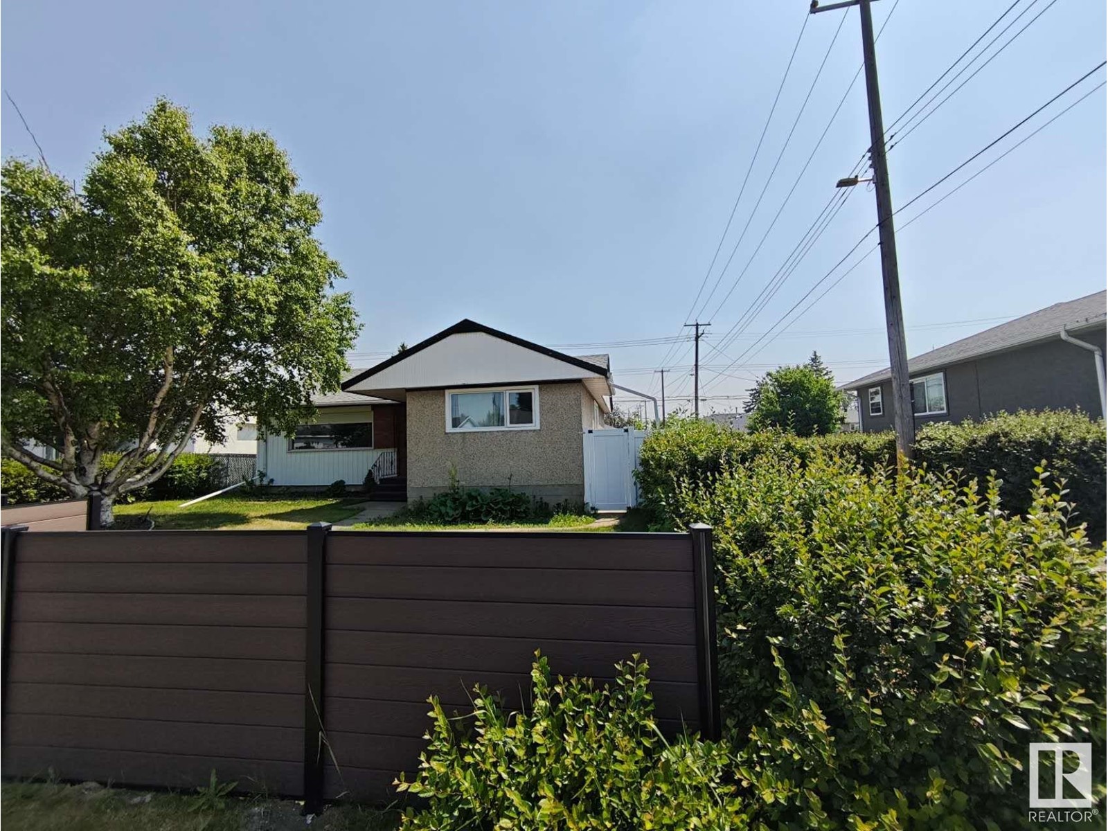 8023 70 AV NW