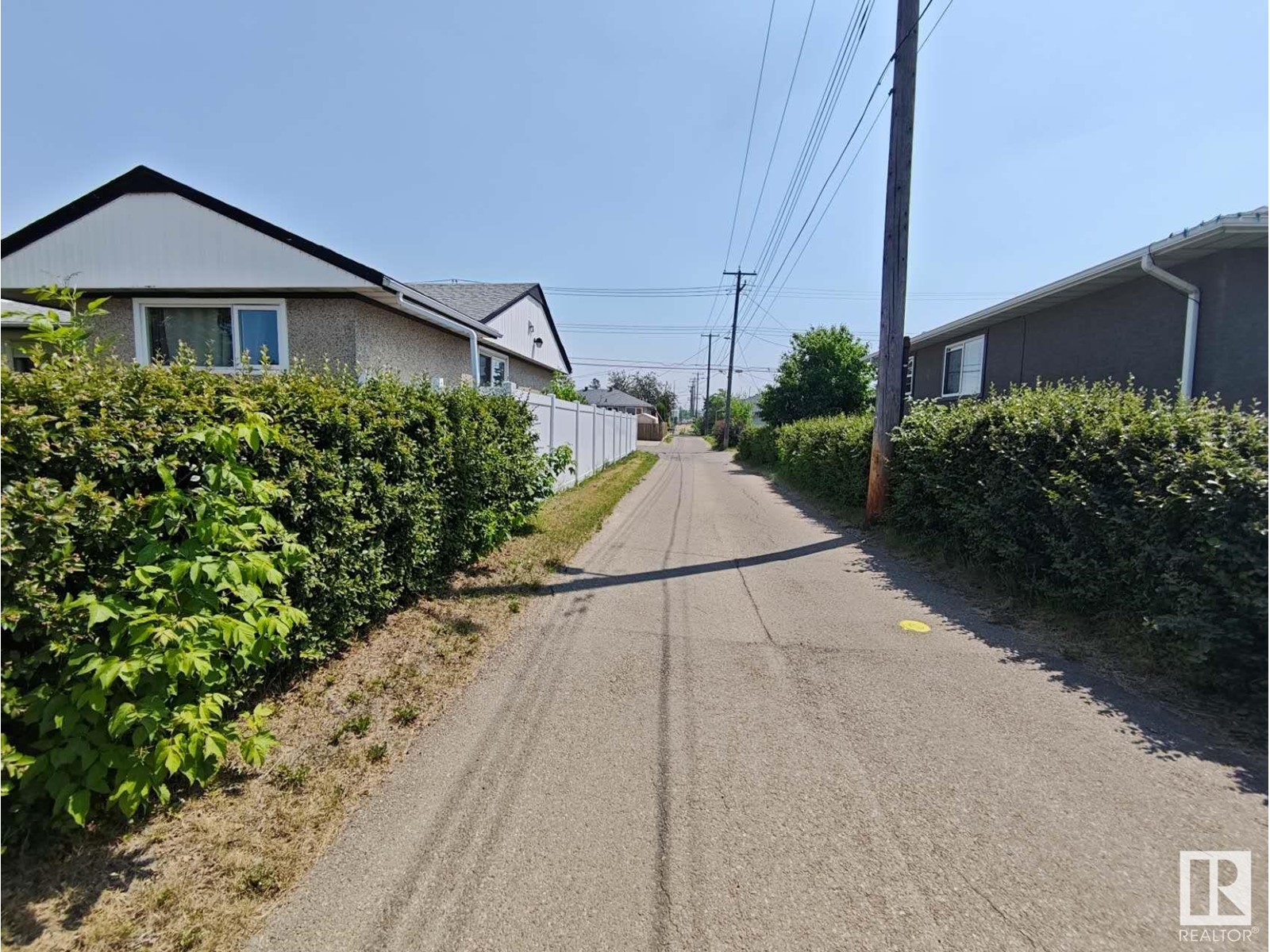 8023 70 AV NW