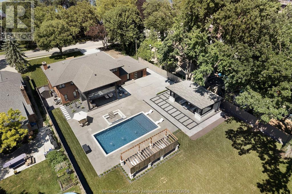 4527 RIVERSIDE DRIVE East