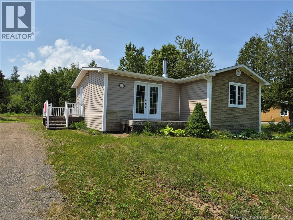 Photo 1 of 15 — 258 Rue Principale, Pointe-Verte, NB E8J2W8