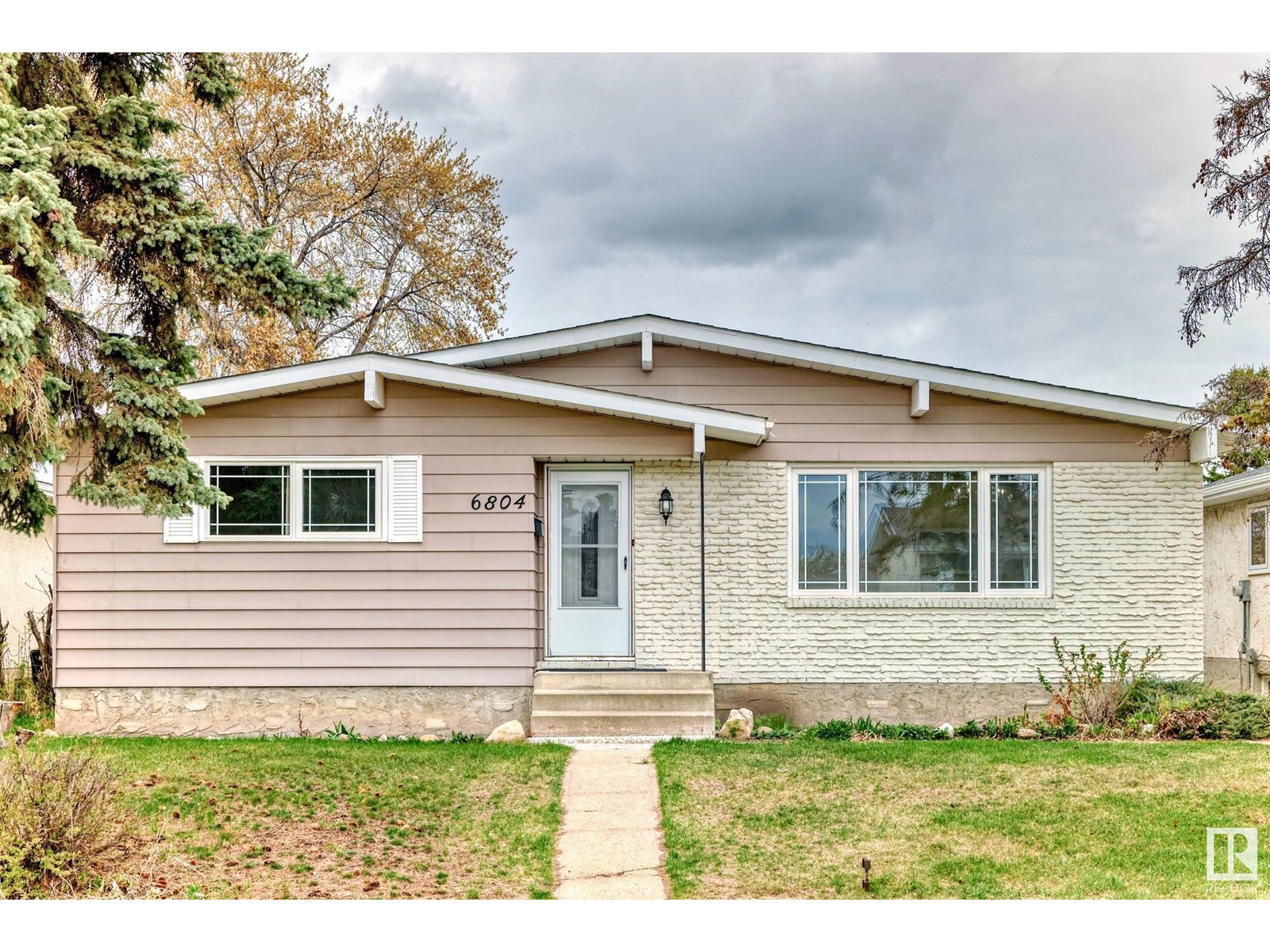 6804 32 AV NW