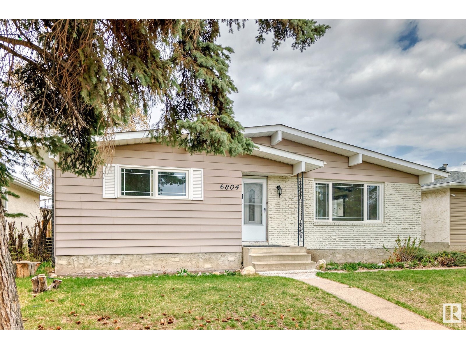 6804 32 AV NW
