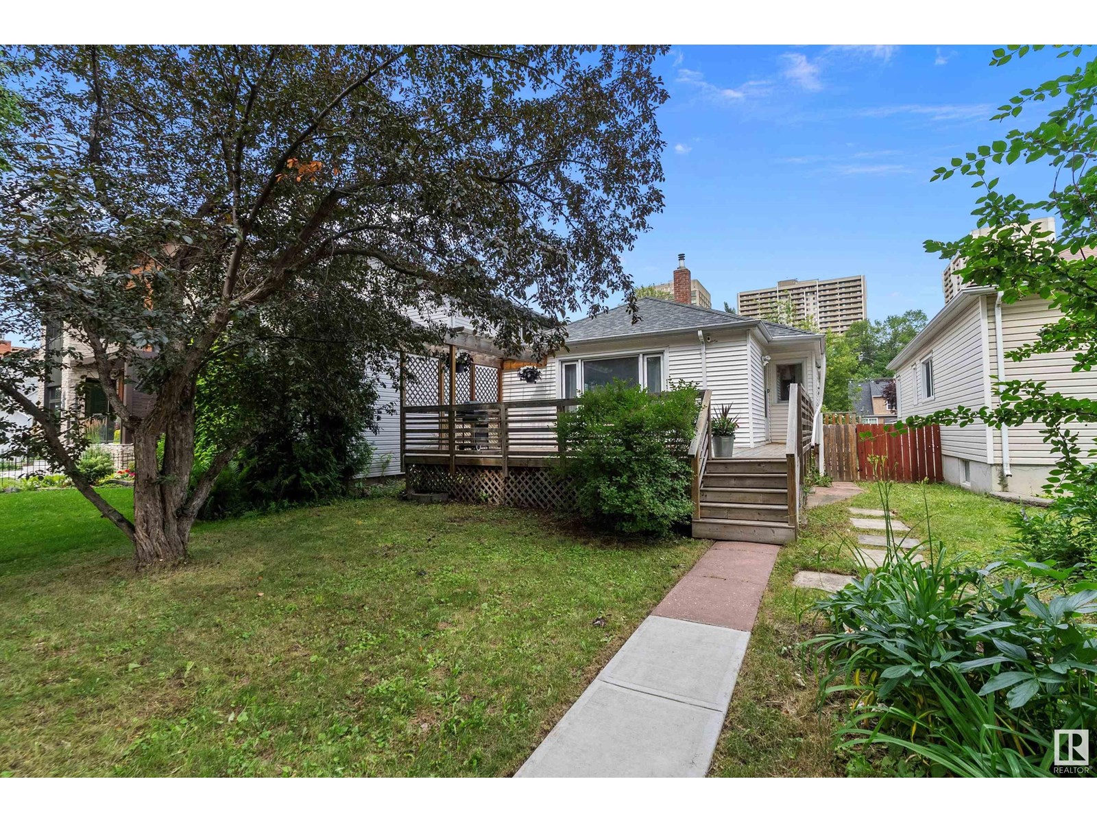 11126 80 AV NW