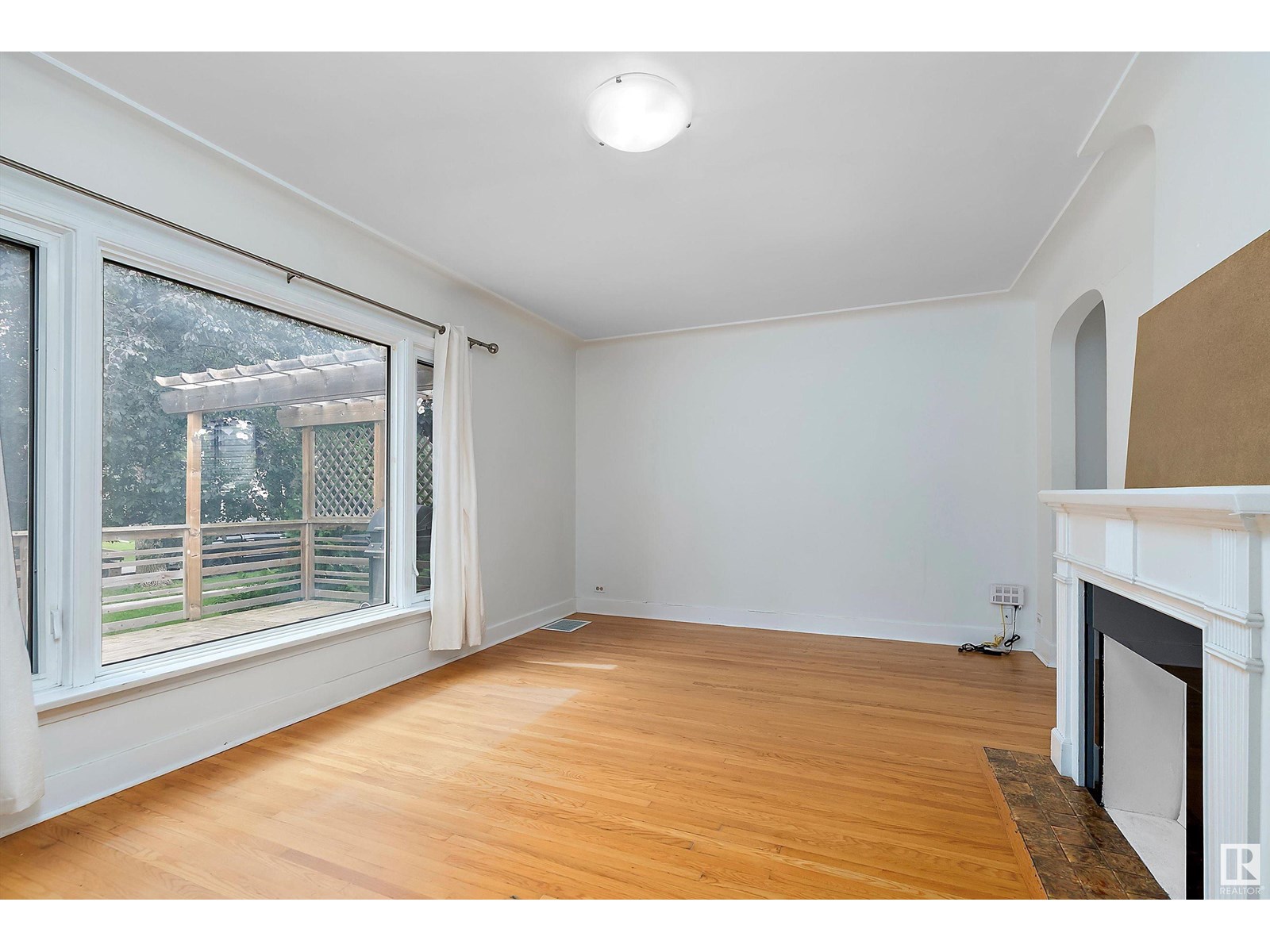 11126 80 AV NW