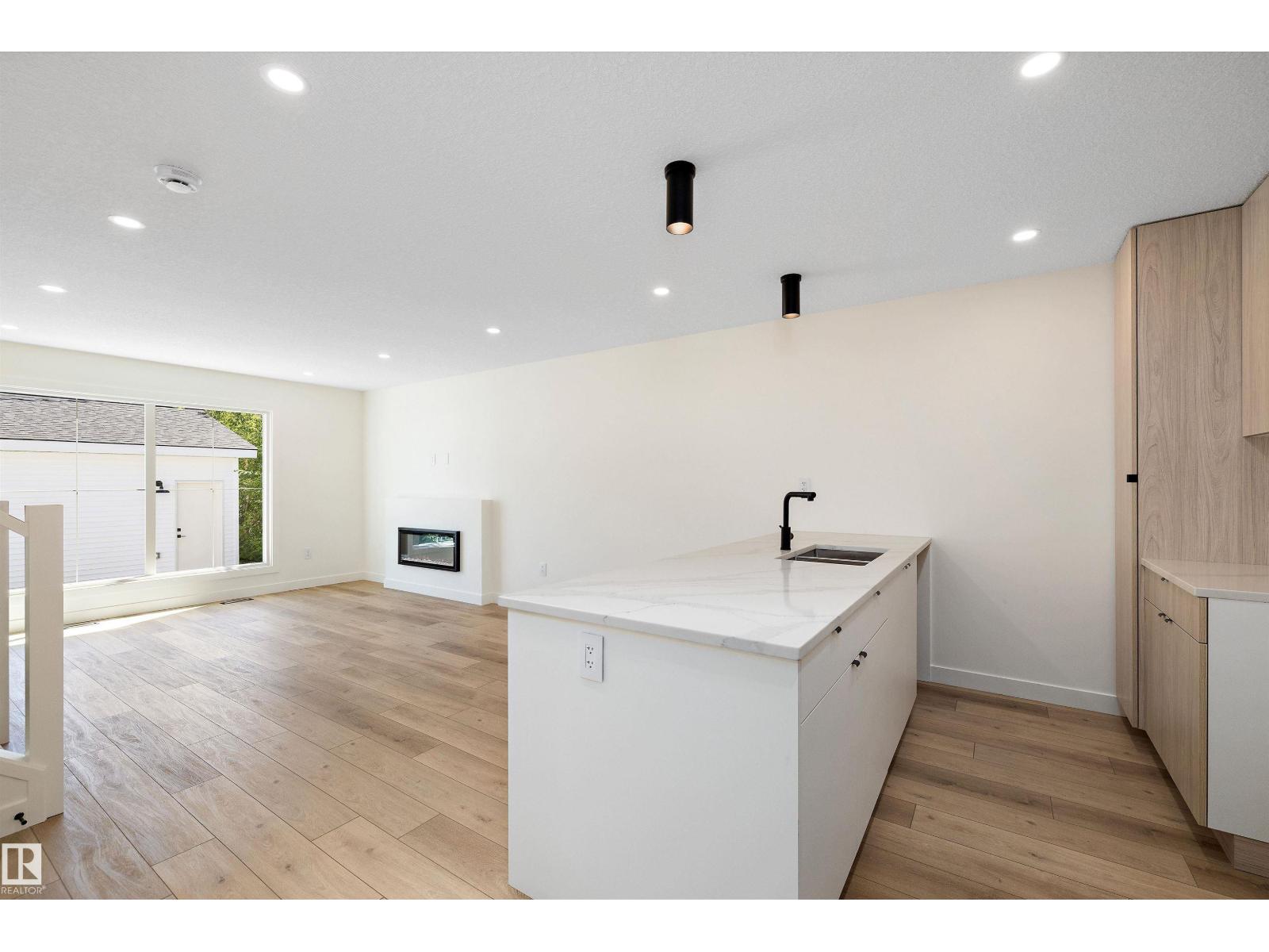 11338 89 ST NW