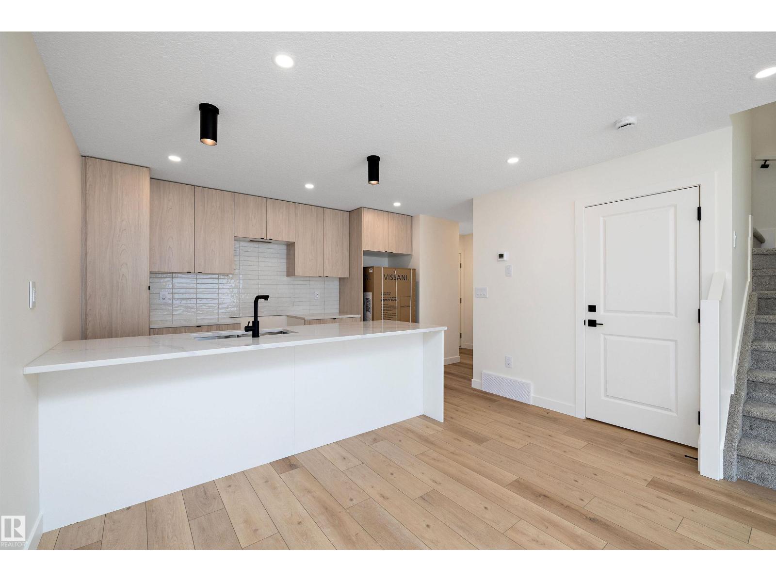11338 89 ST NW
