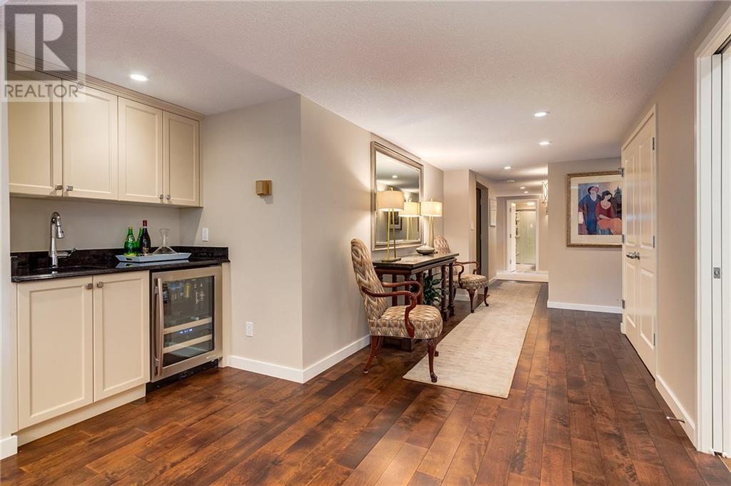 400F, 500 Eau Claire Avenue SW