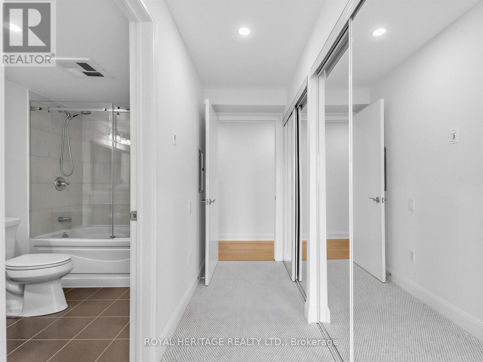 2305 - 2181 YONGE STREET