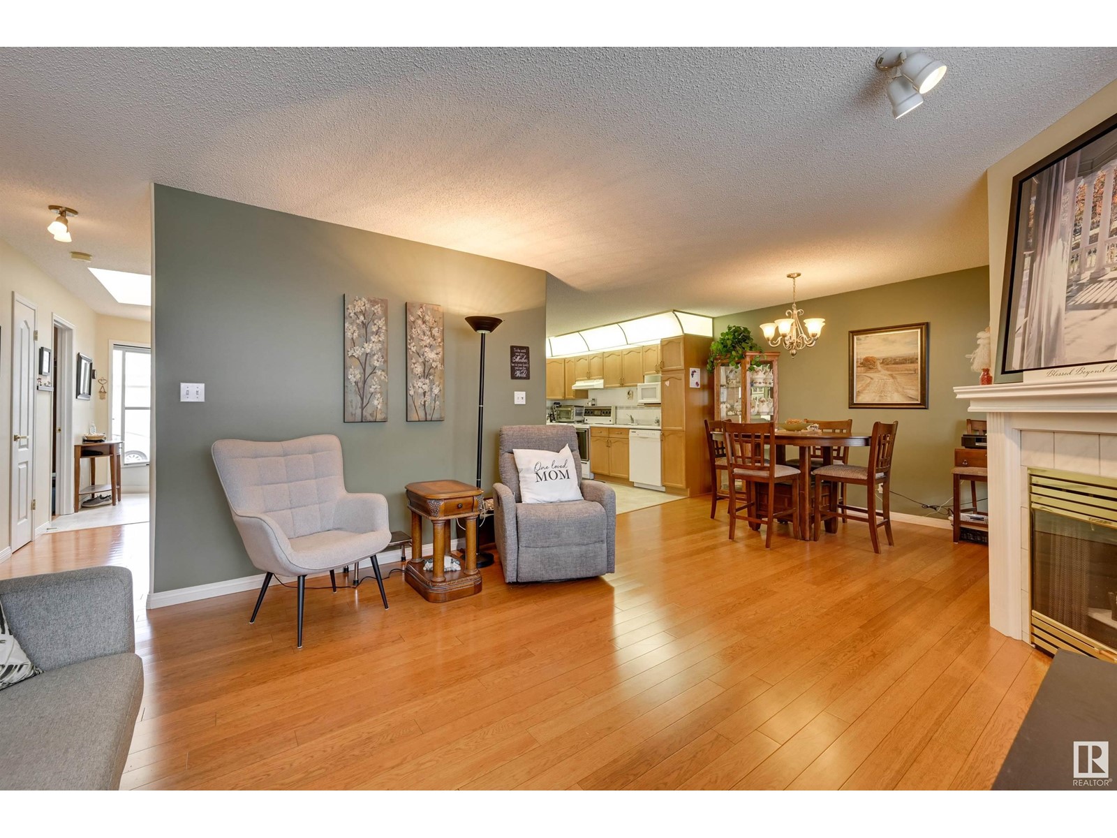 1013 YOUVILLE DR W NW