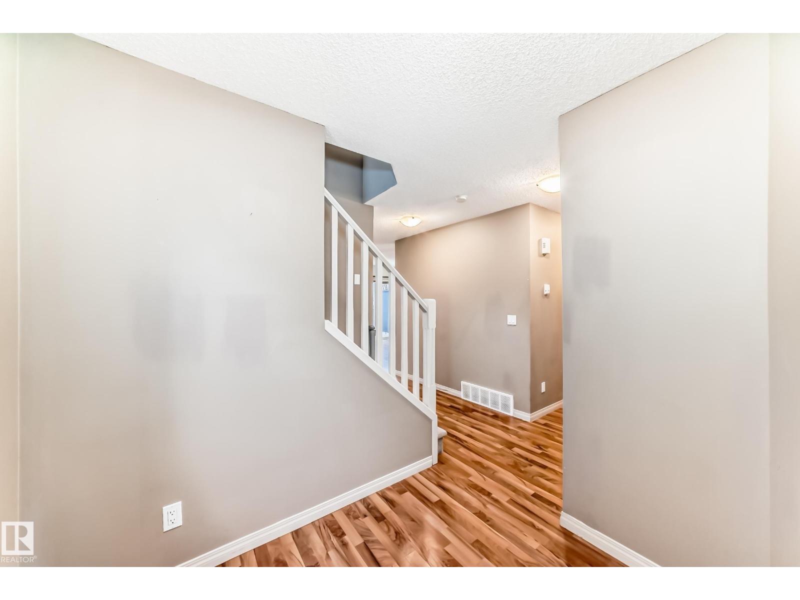 #33 1128 156 ST NW