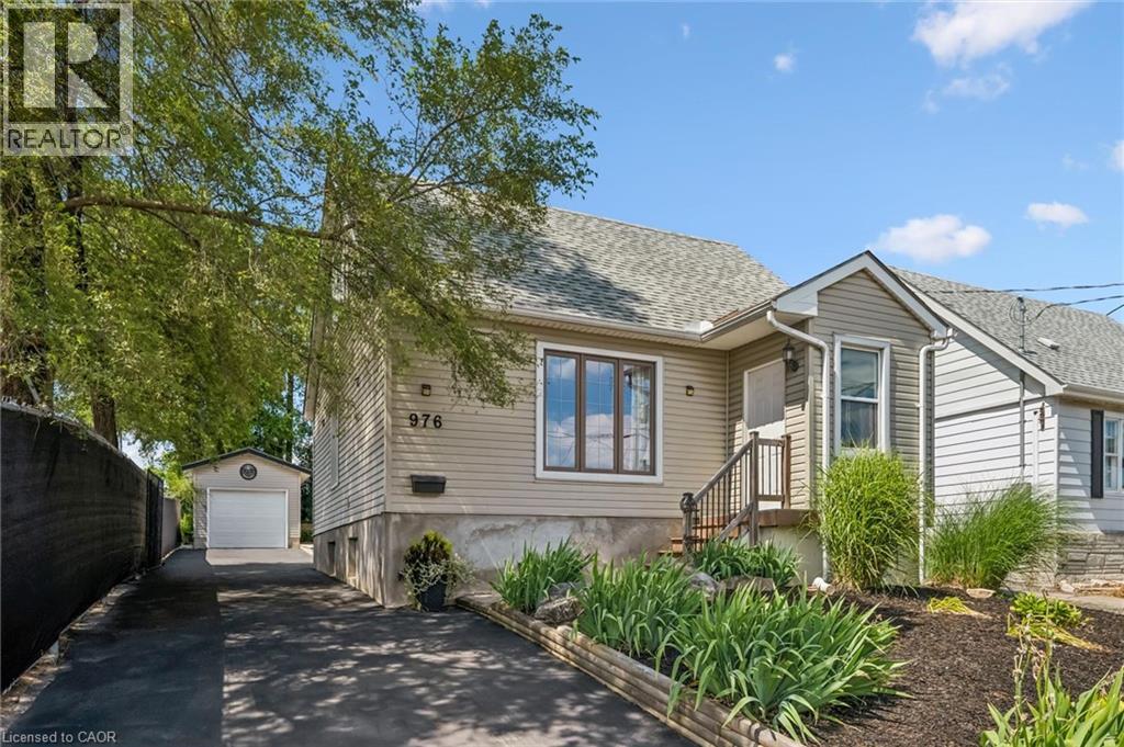 976 GUELPH Street
