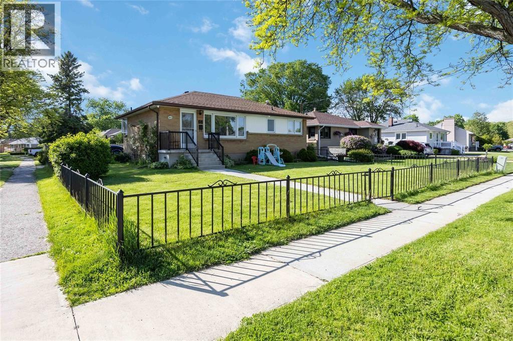 66 TWEEDSMUIR AVENUE