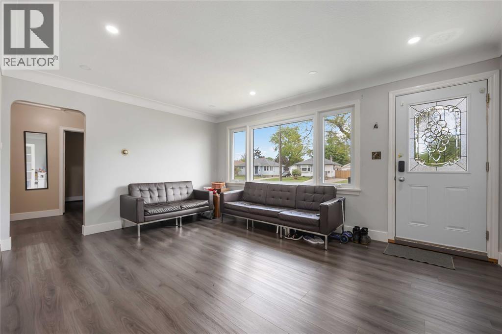 66 TWEEDSMUIR AVENUE