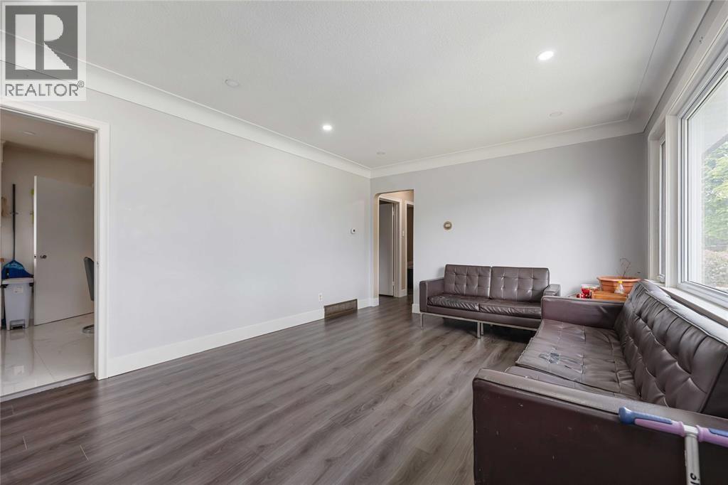 66 TWEEDSMUIR AVENUE