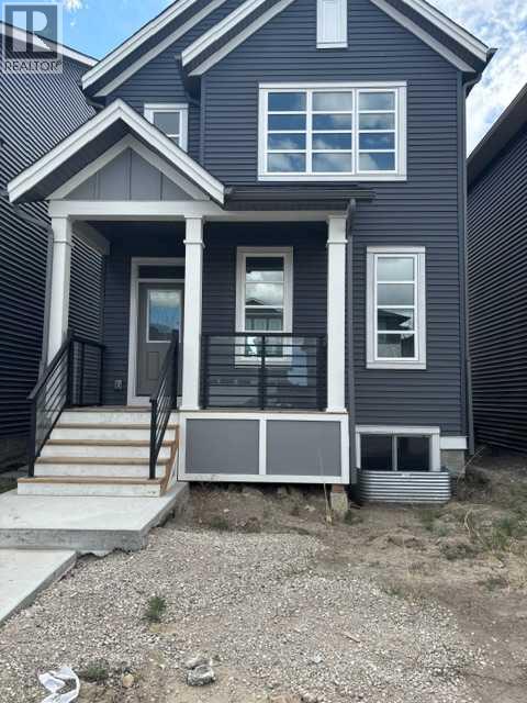619 Savanna Crescent NE
