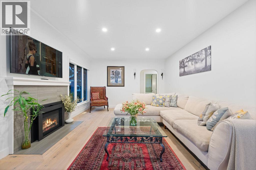 1436 GRAND BOULEVARD