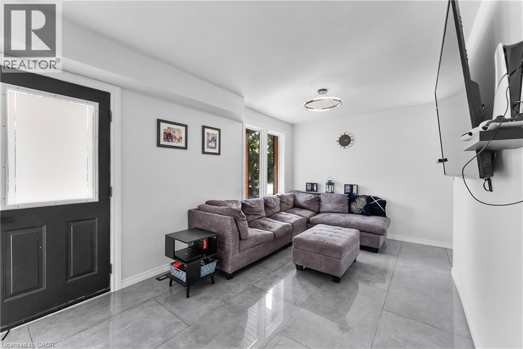 249 WALLACE Avenue S