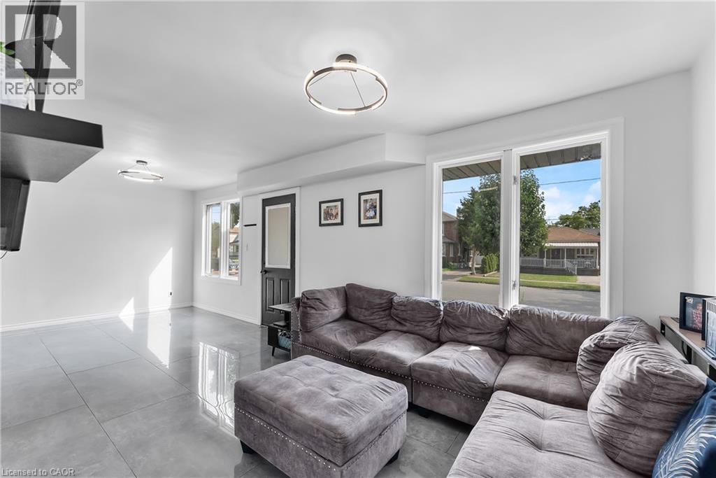 249 WALLACE Avenue S