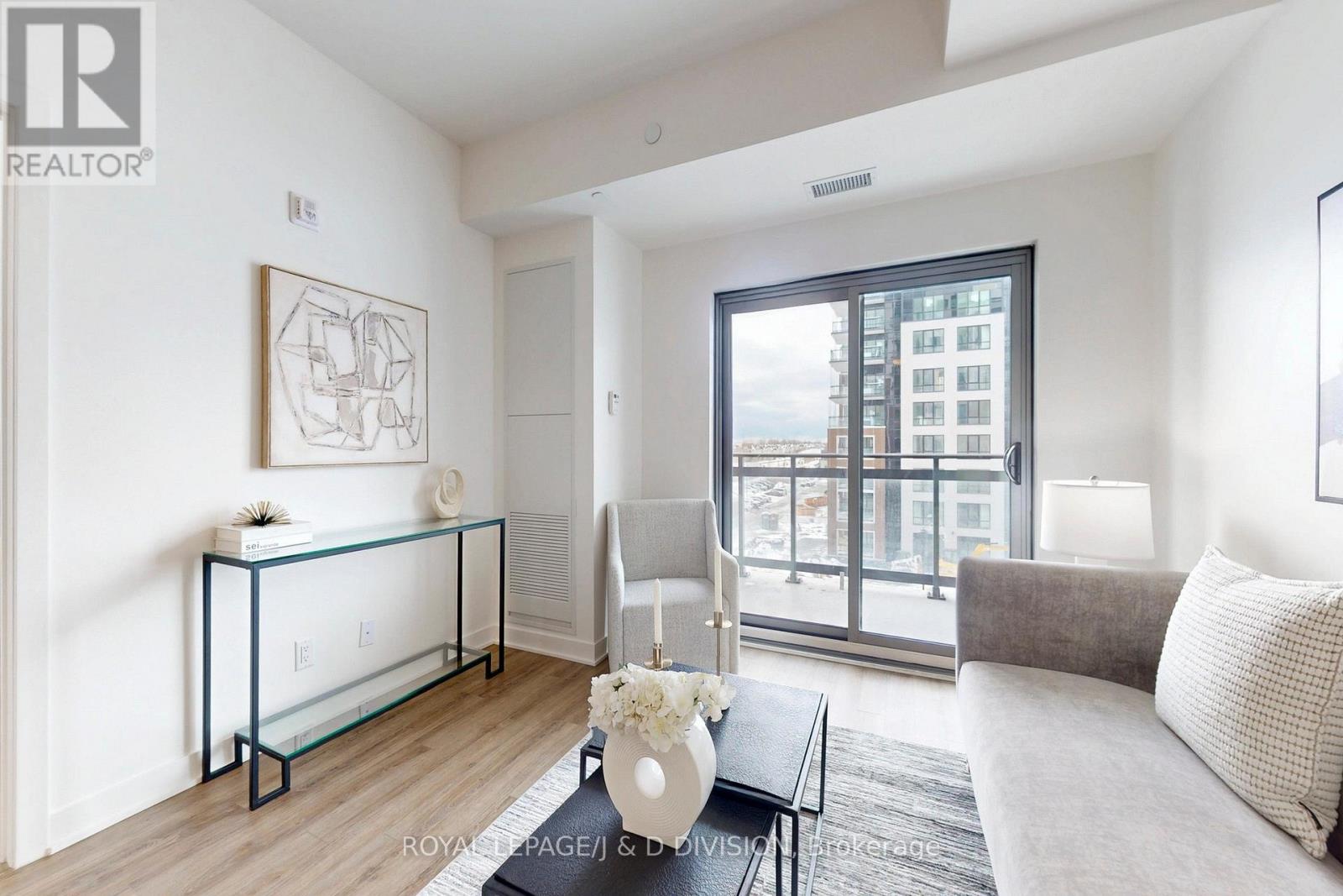 411 - 55 CLARINGTON BOULEVARD