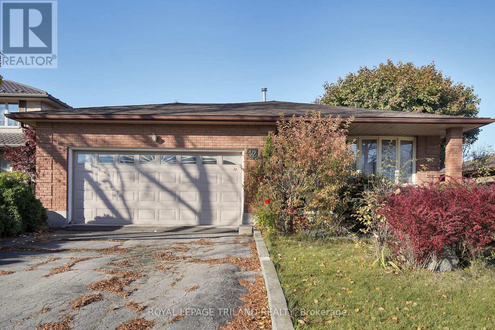 42 APPLEGREEN GROVE