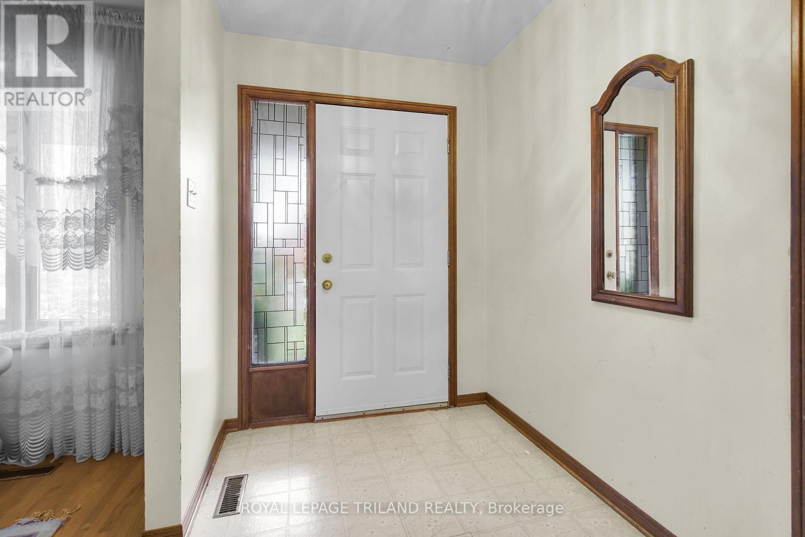 42 APPLEGREEN GROVE