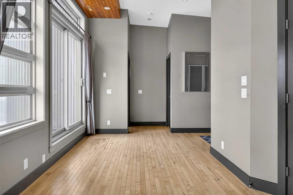 402, 410 1 Avenue NE