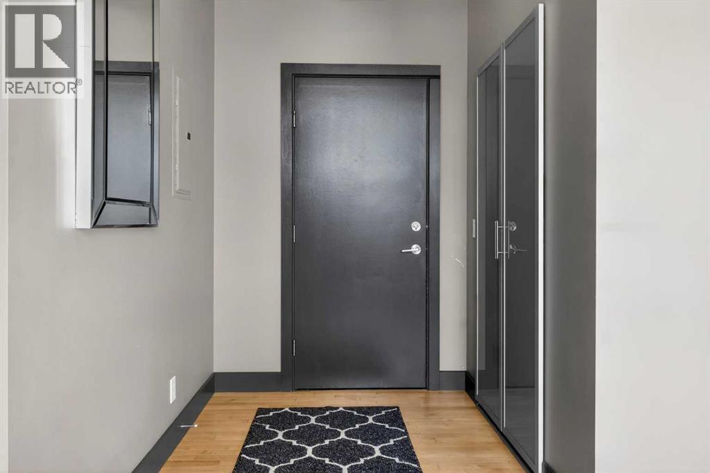 402, 410 1 Avenue NE