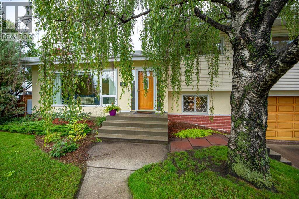 13 Hallbrook Drive SW