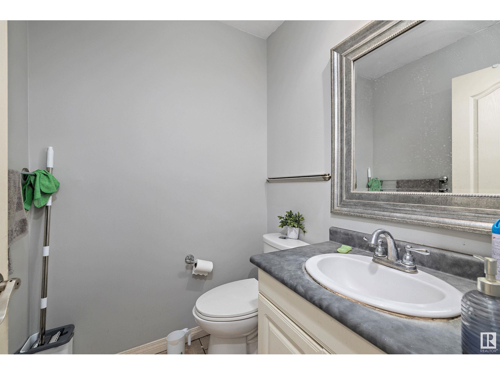 17445 92 AV NW