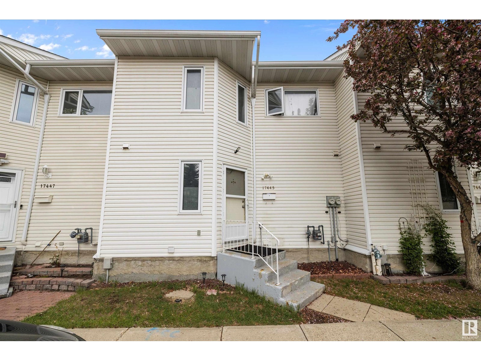 17445 92 AV NW