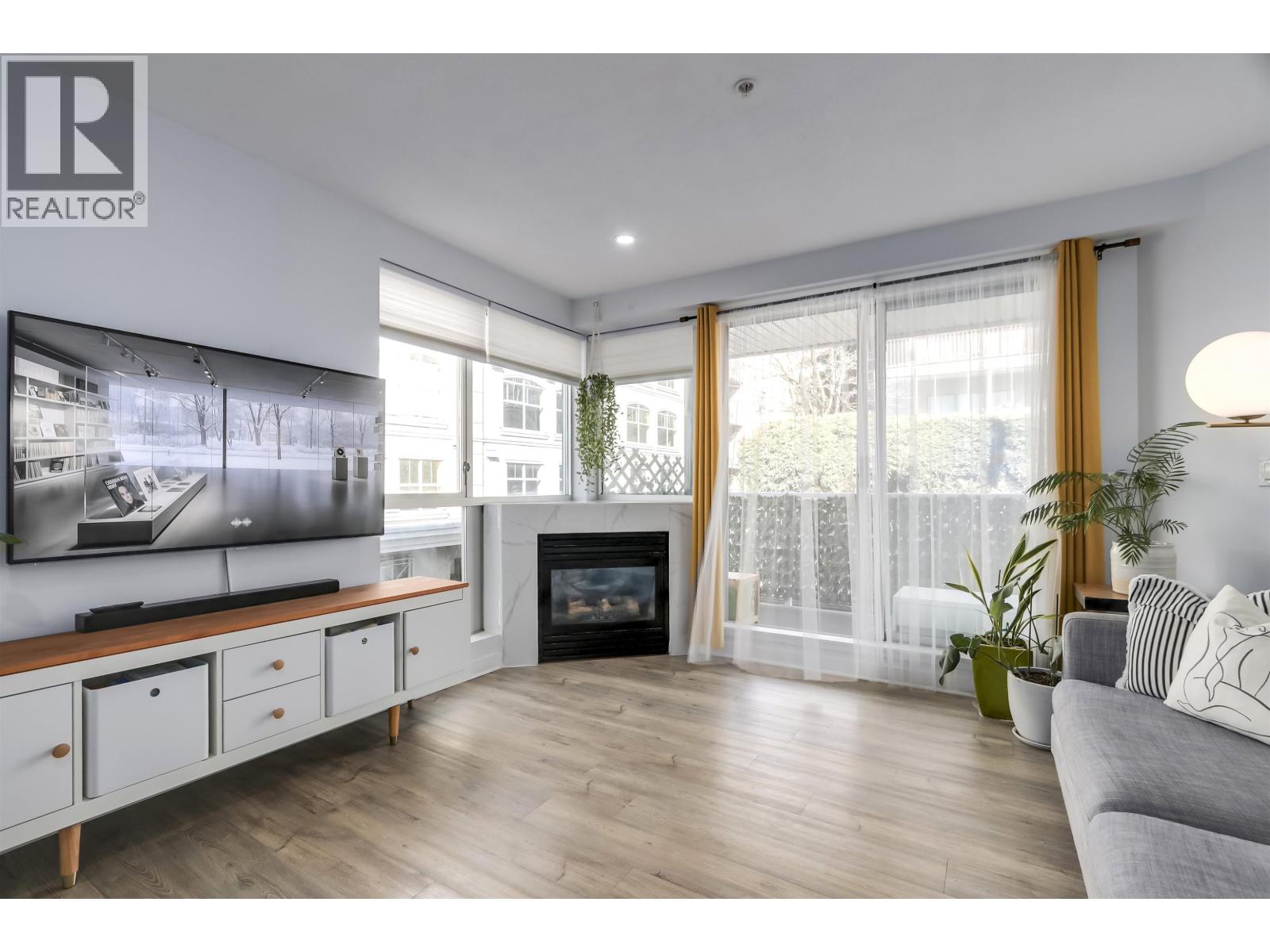 302 122 E 3RD STREET