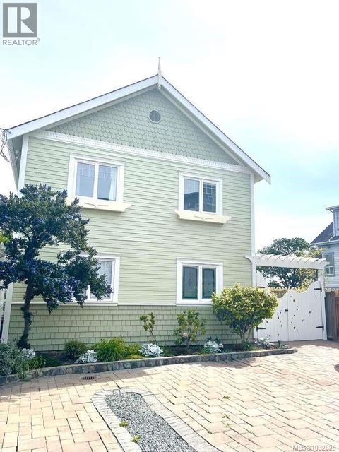 485 Head St Esquimalt BC V9A5S1