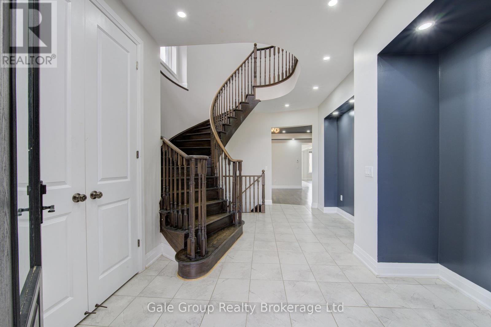 125 PRINCE CHARLES CRESCENT