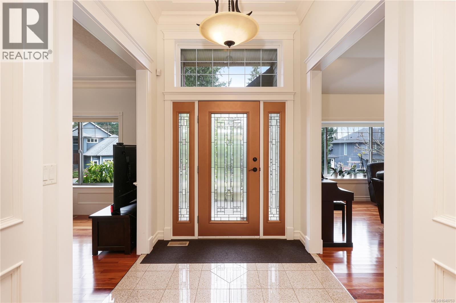 3151 Klanawa Cres
