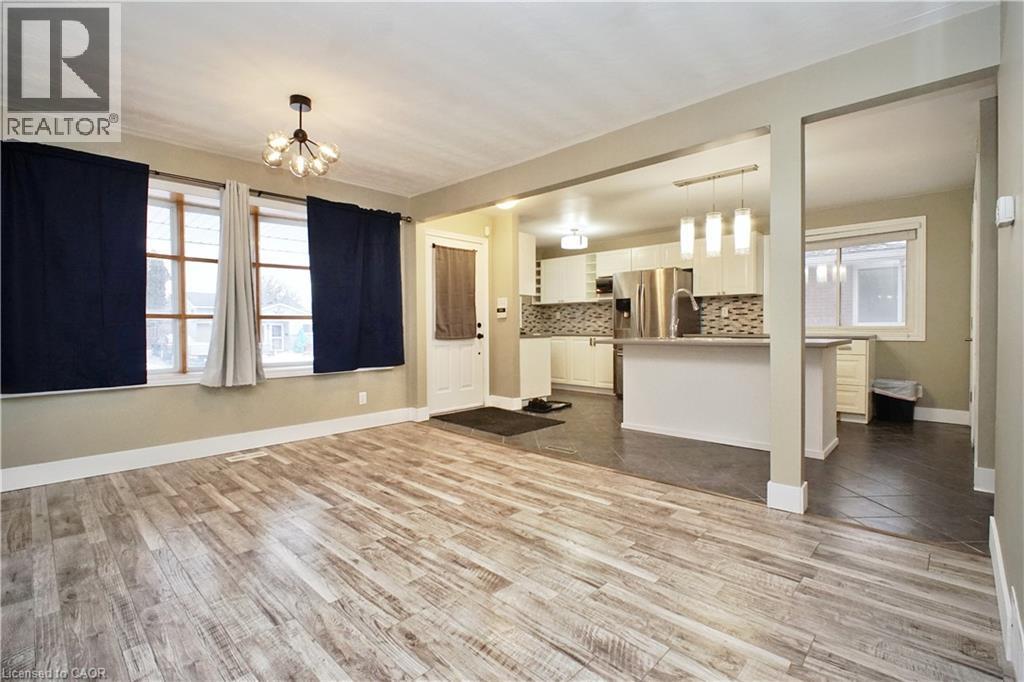 61 BOSWORTH Crescent