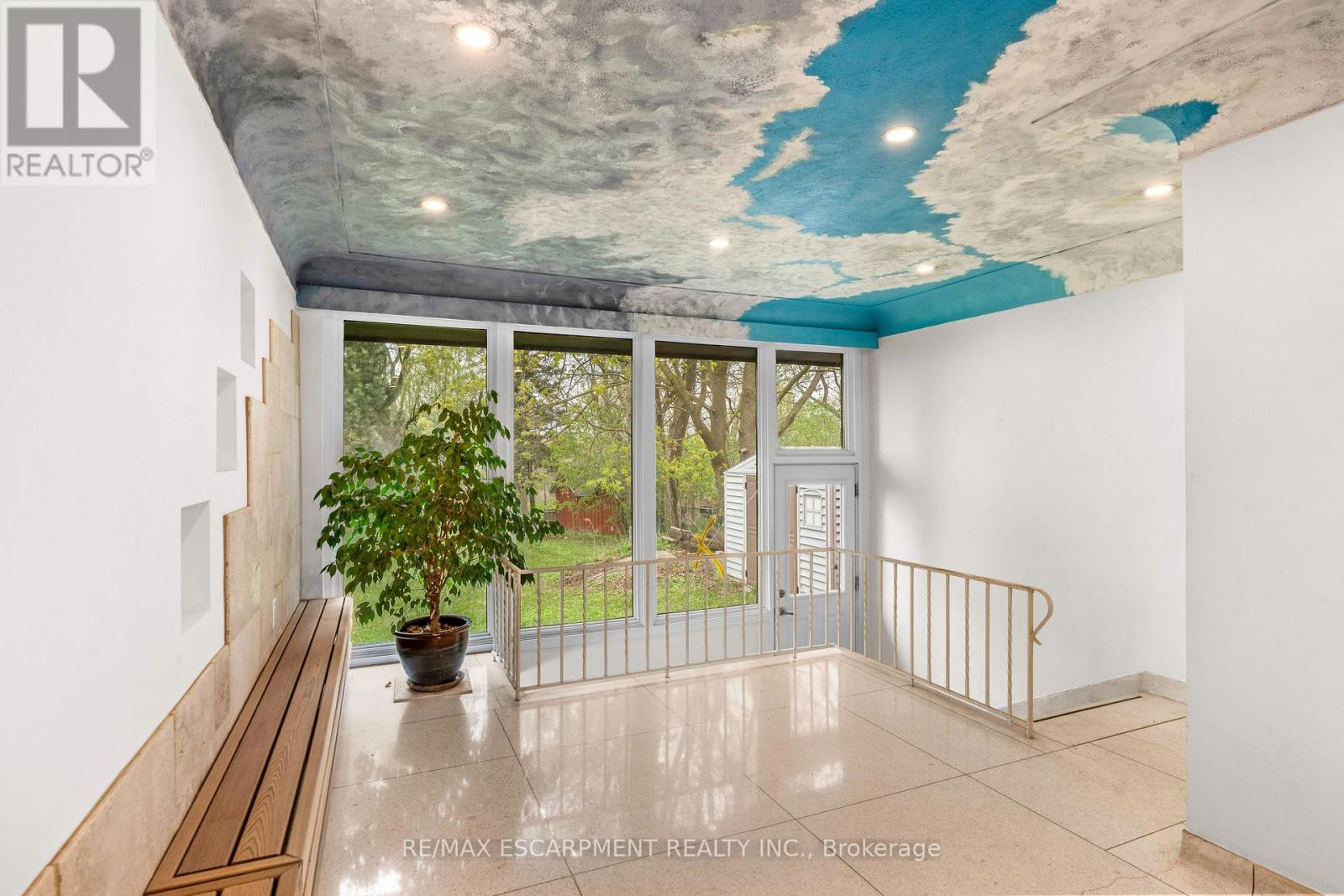8 NORTHCLIFFE AVENUE