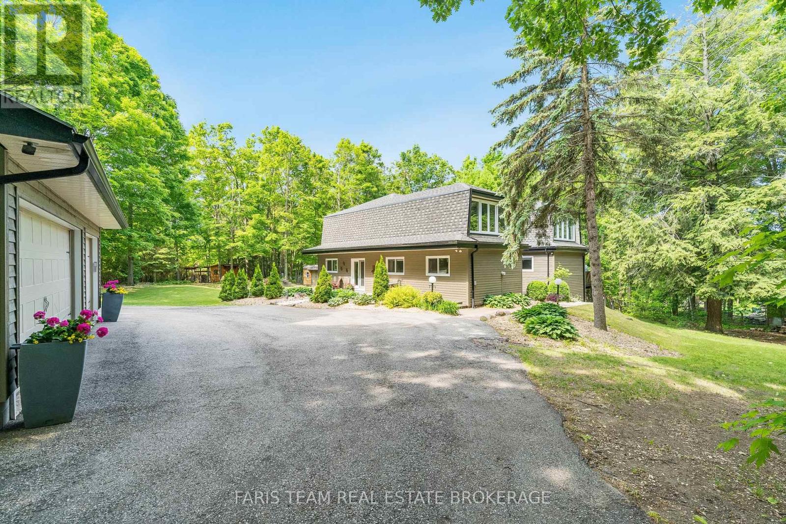 2 WOODLAND CRESCENT