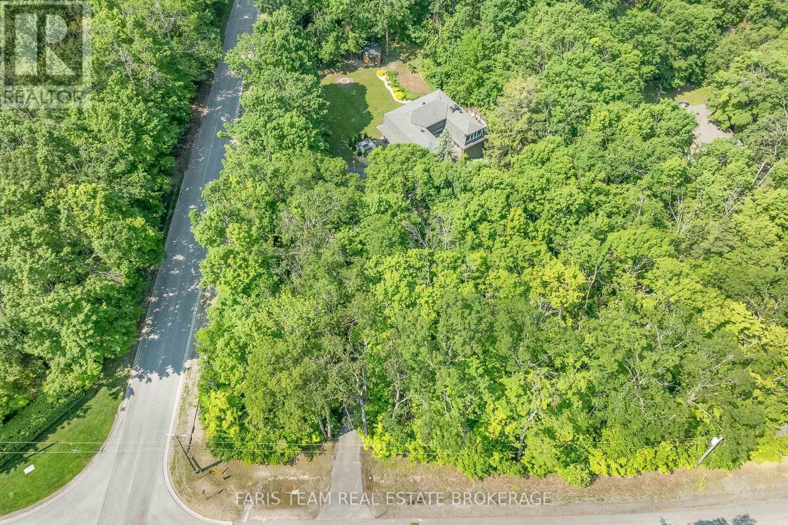 2 WOODLAND CRESCENT