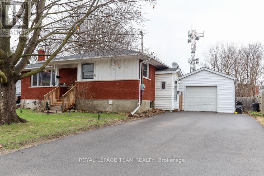 75 WINNIFRED STREET N
