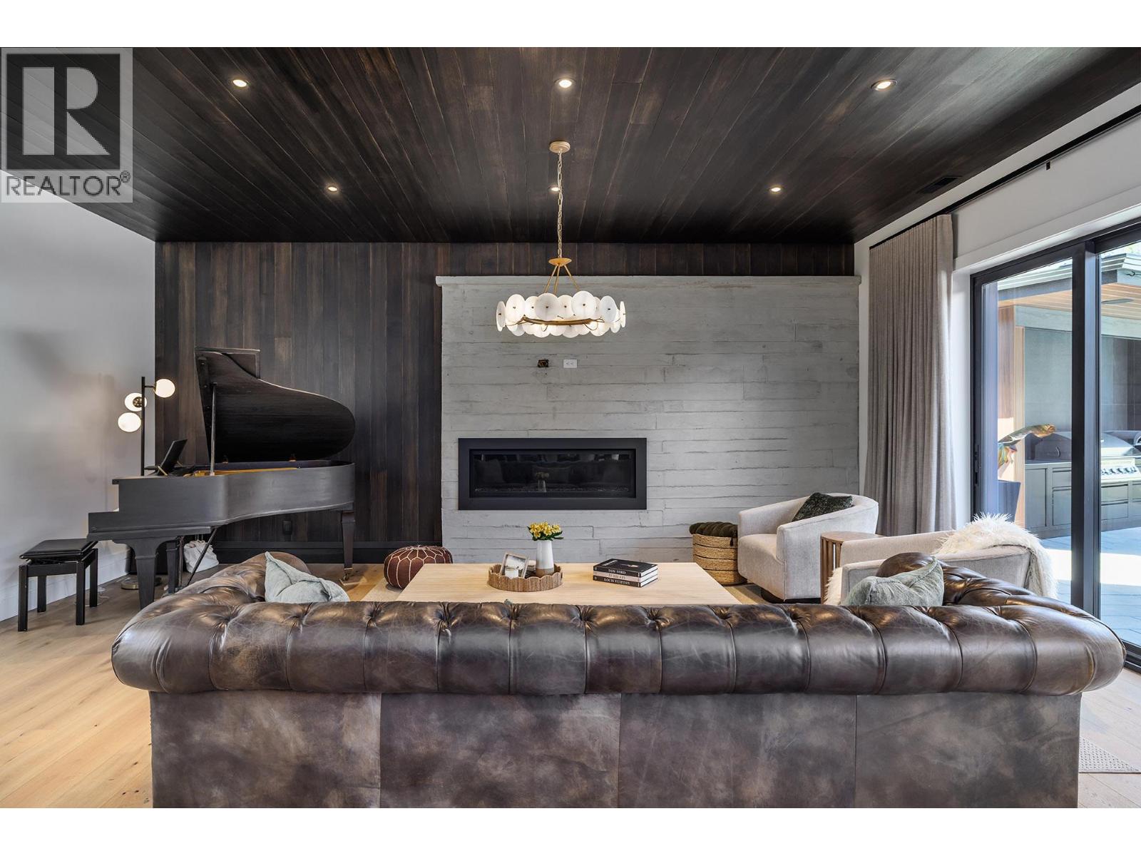 10248 Beacon Hill Drive
