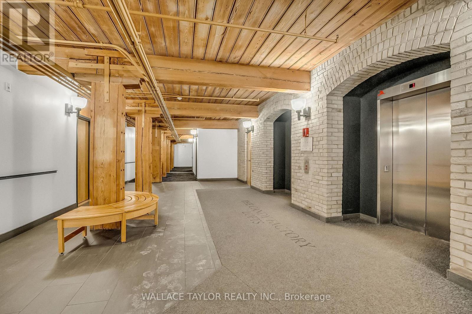 208 - 993 QUEEN STREET W