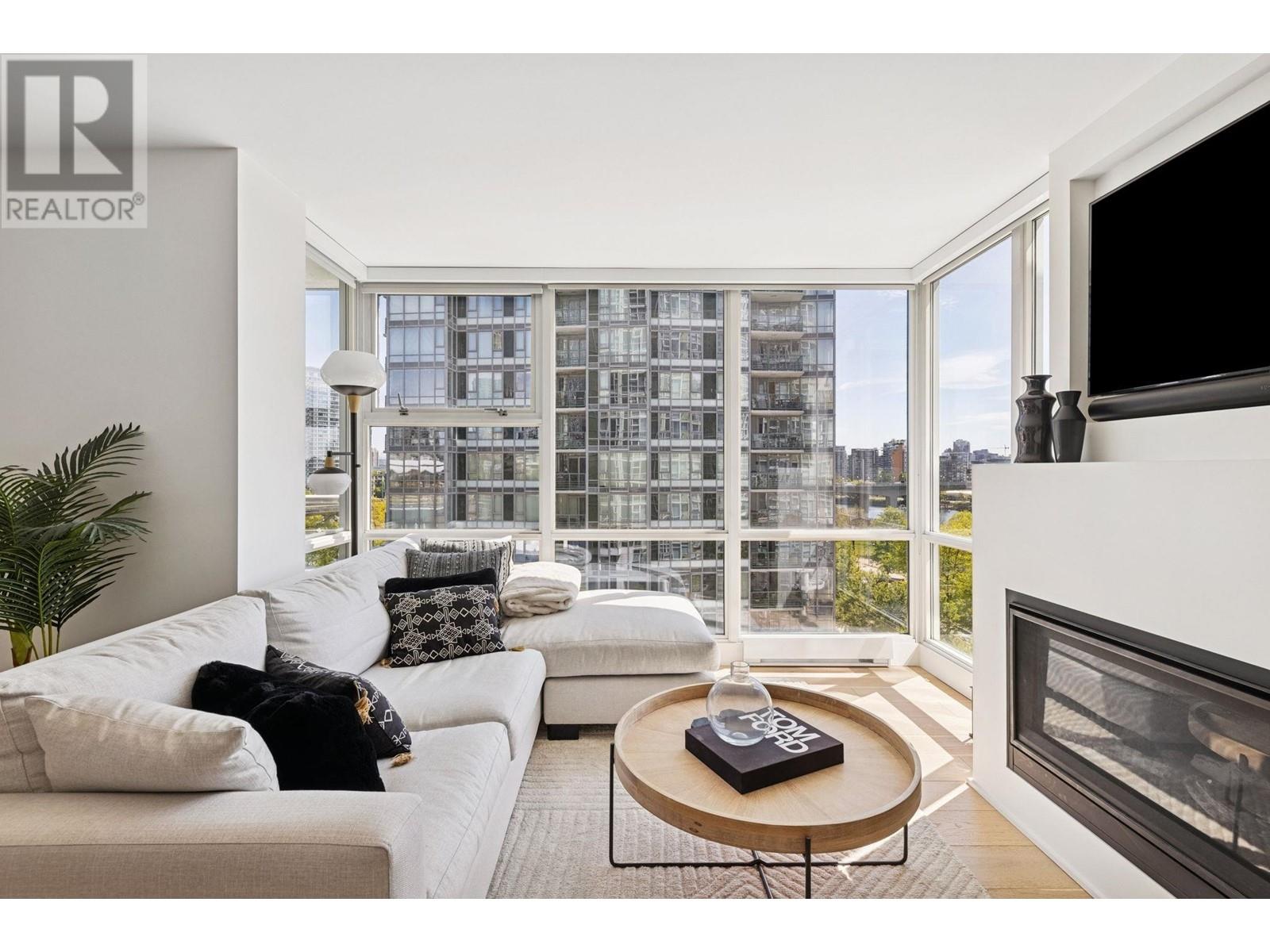 801 1077 MARINASIDE CRESCENT