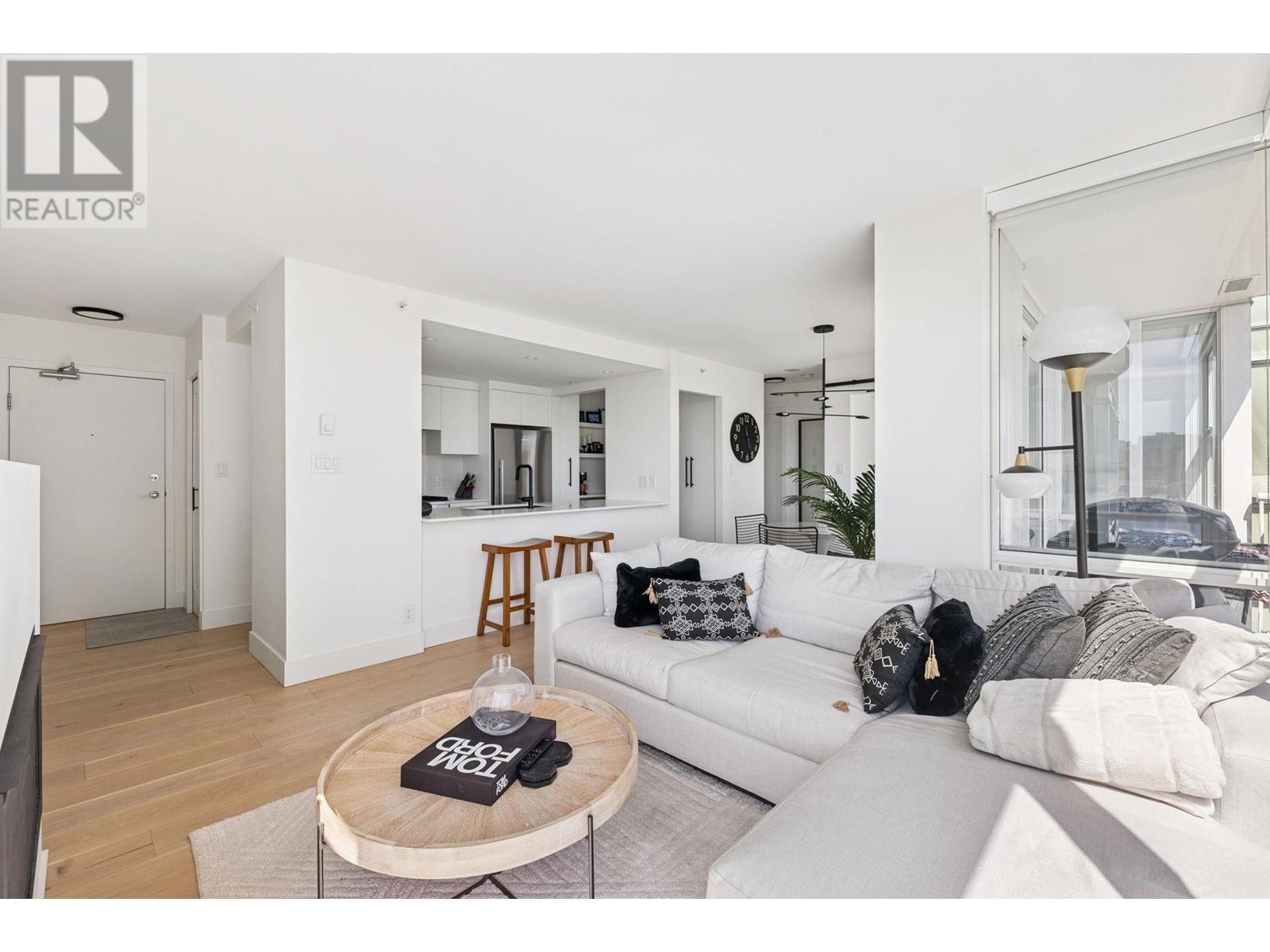 801 1077 MARINASIDE CRESCENT