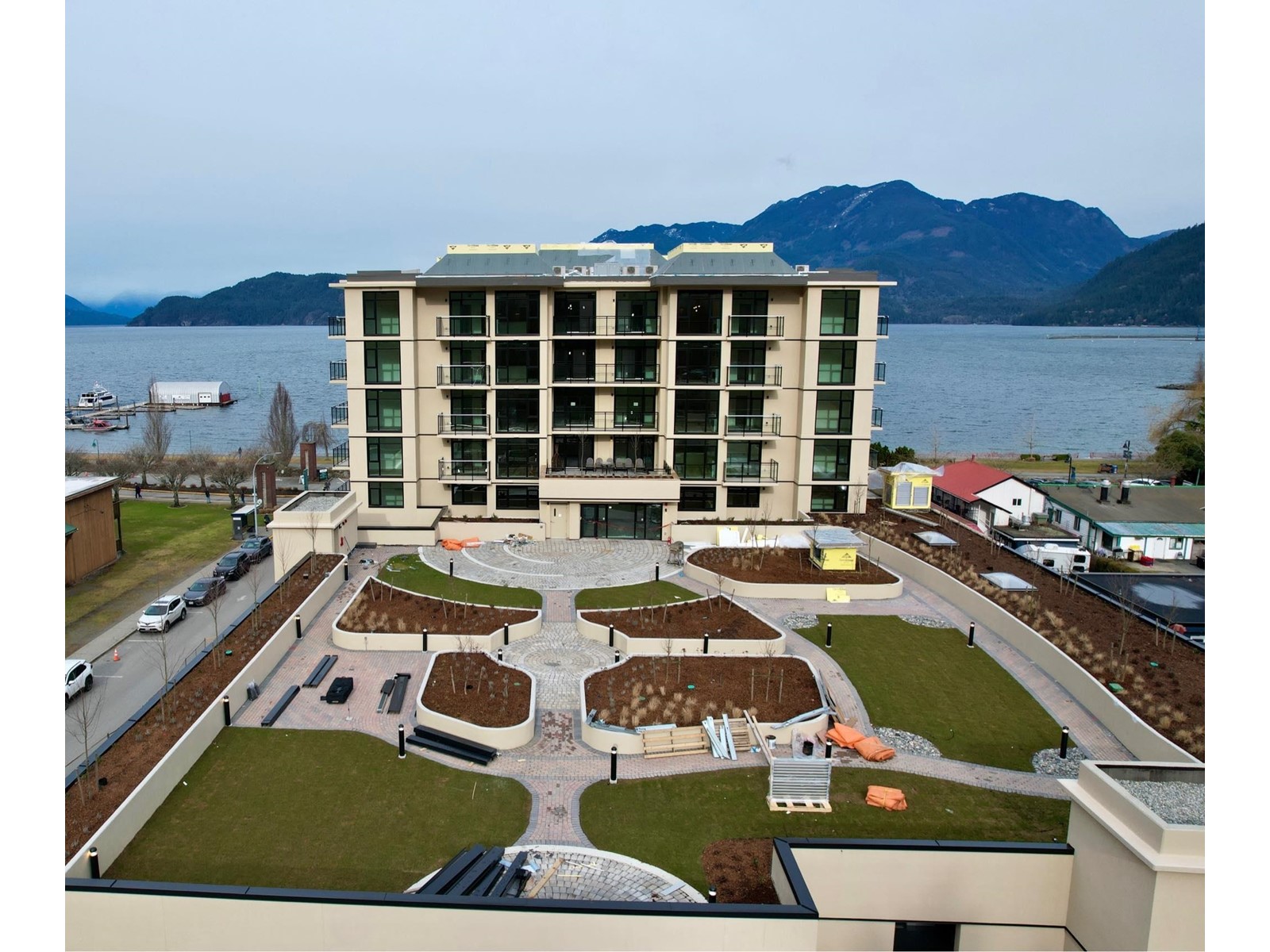 604 120 ESPLANADE AVENUE|Harrison Hot Springs