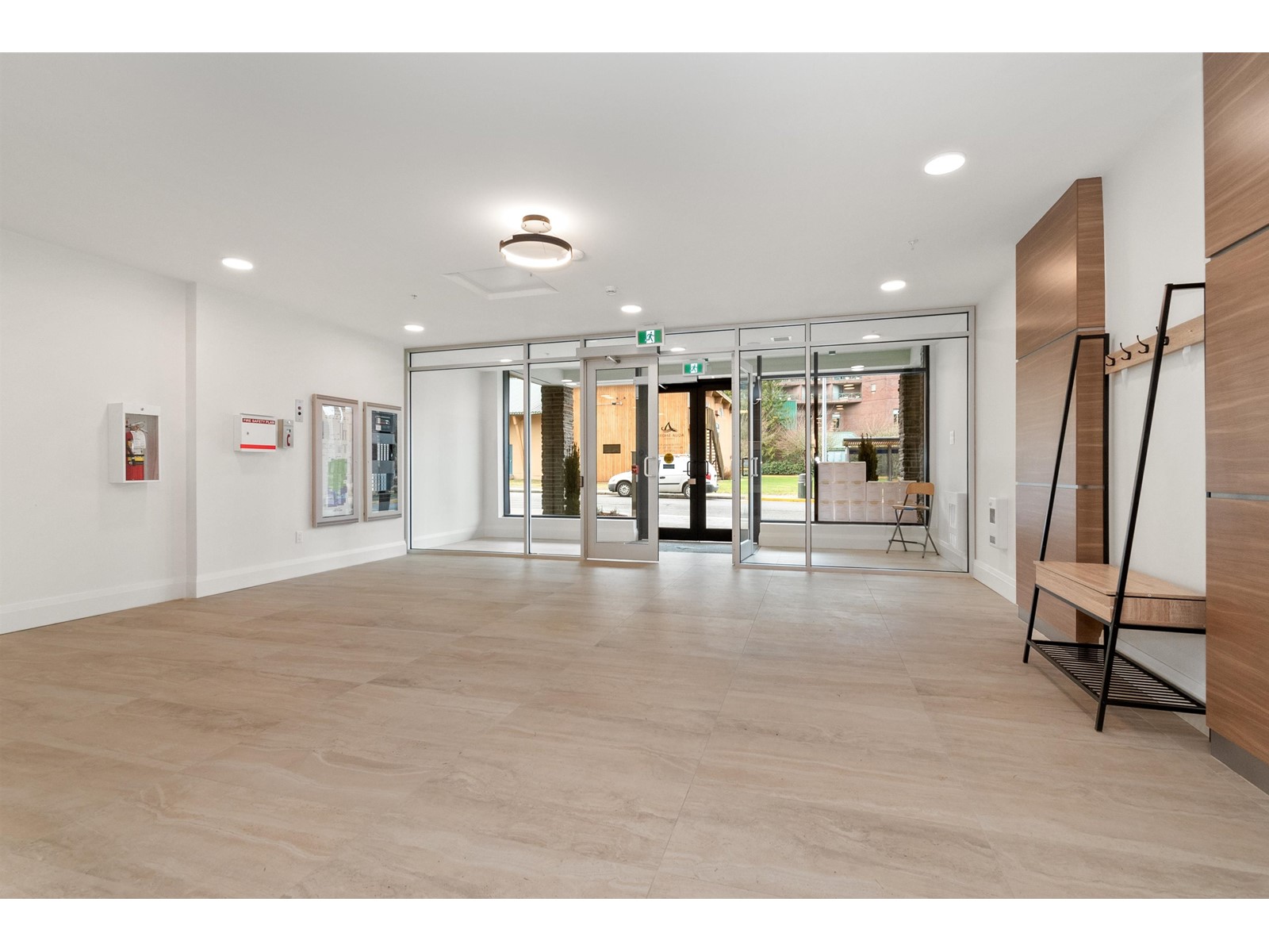 604 120 ESPLANADE AVENUE|Harrison Hot Springs