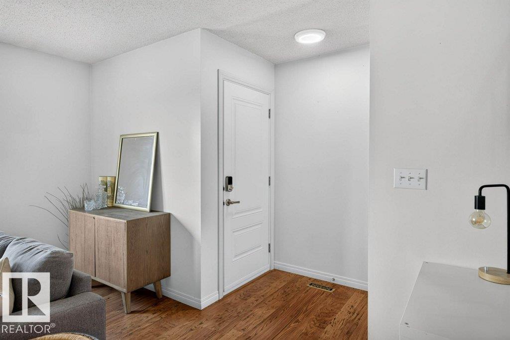 3610 42 AV NW