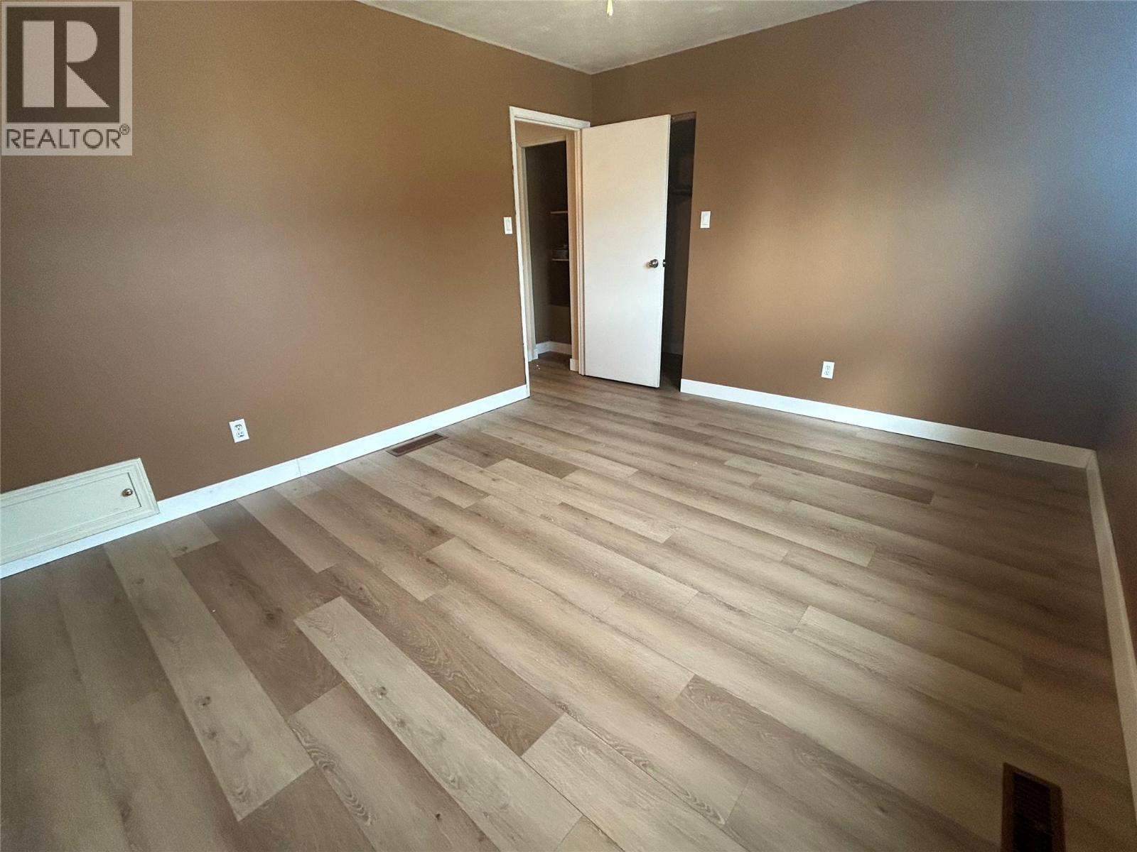 156 VALLEYVIEW Crescent